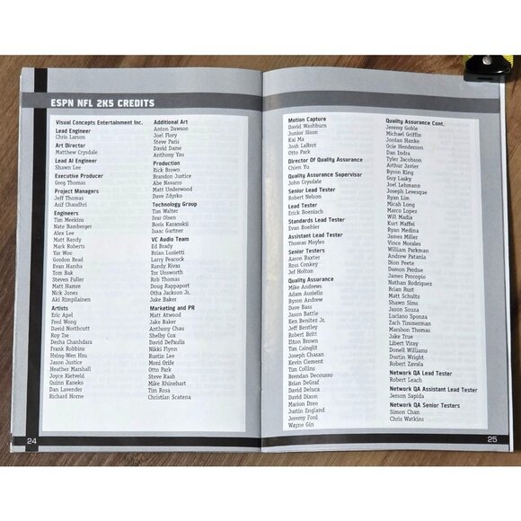 ESPN NFL 2K5 PlayStation 2 PS2 Original SEGA Instruction Book w/ TERRELL OWENS - Picture 4 of 6